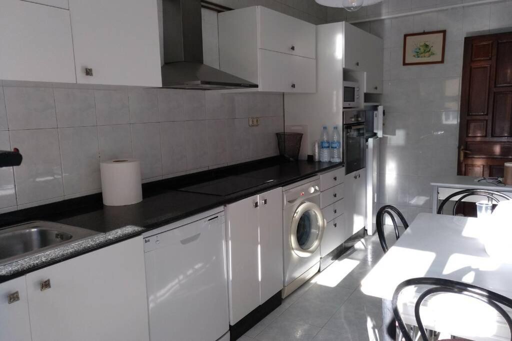 Apartamento Con Garaje Santiago De Compostela Appartamento Esterno foto